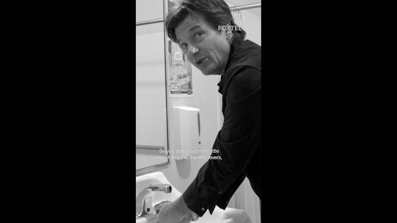 A Jason Bateman masterclass in hygiene. Has he nailed it? 🧼💧  | Smartless: On The Road