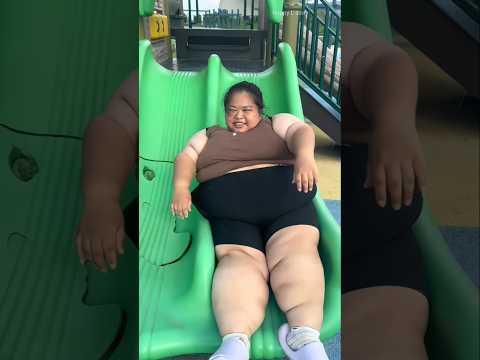 She Tried Everything to Go Home… Finally Went on a Trolley