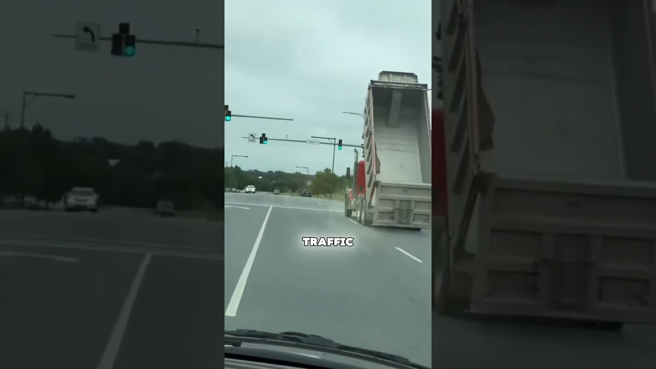 Truck Bed Crash Hits Traffic Light π¦