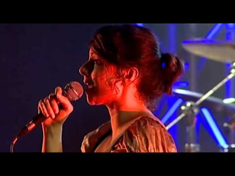 Nouvelle Vague Live in Lisbon - In A Manner Of Speaking 🎶
