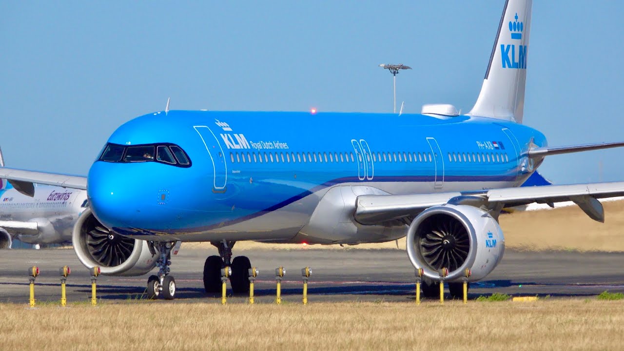 Airbus A321neo KLM Royal Dutch Airlines Landing & Takeoff at Lisbon Airport