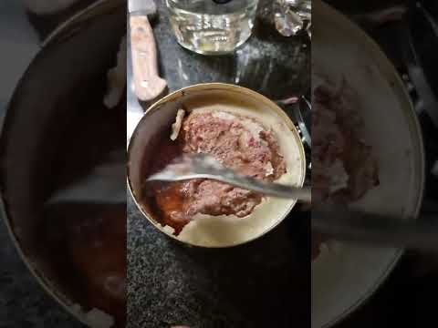 немецкая тушёнка стоит 3 евро банка ))261 рубль