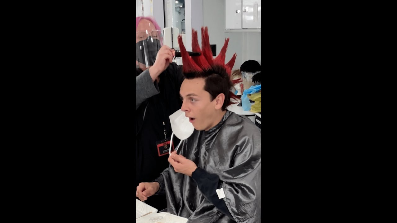 Transformação do Moicano no Falcão em Cobra Kai 🎬