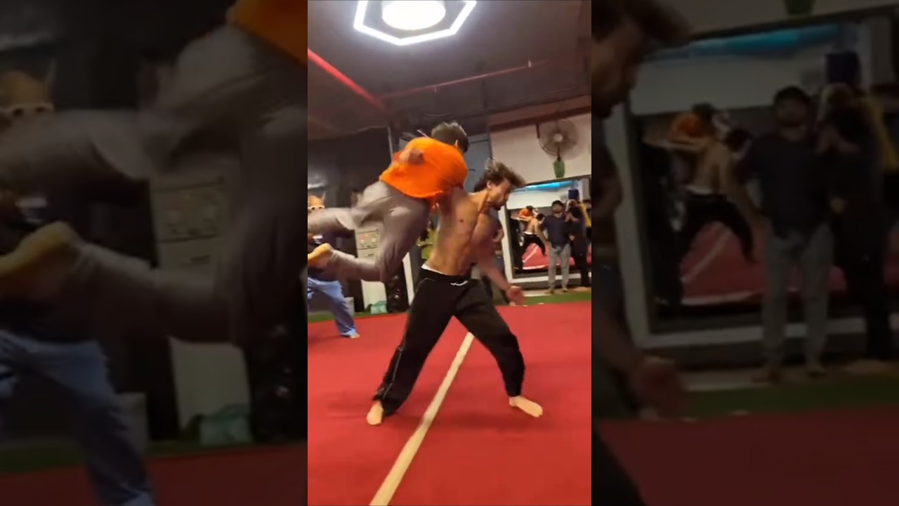 Tiger Shroff Shows Off One-Handed Fight Skills 💪