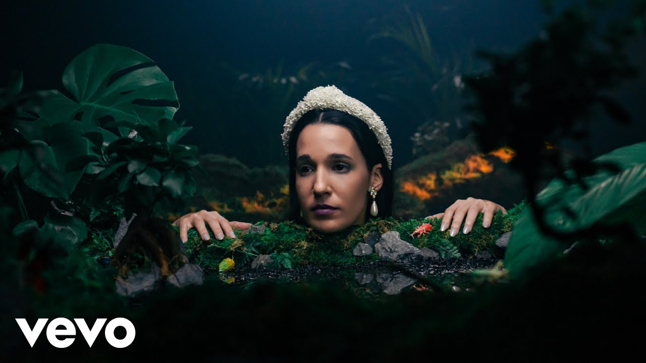 iLe - (Escapándome) de mí (Official Video) 🎶