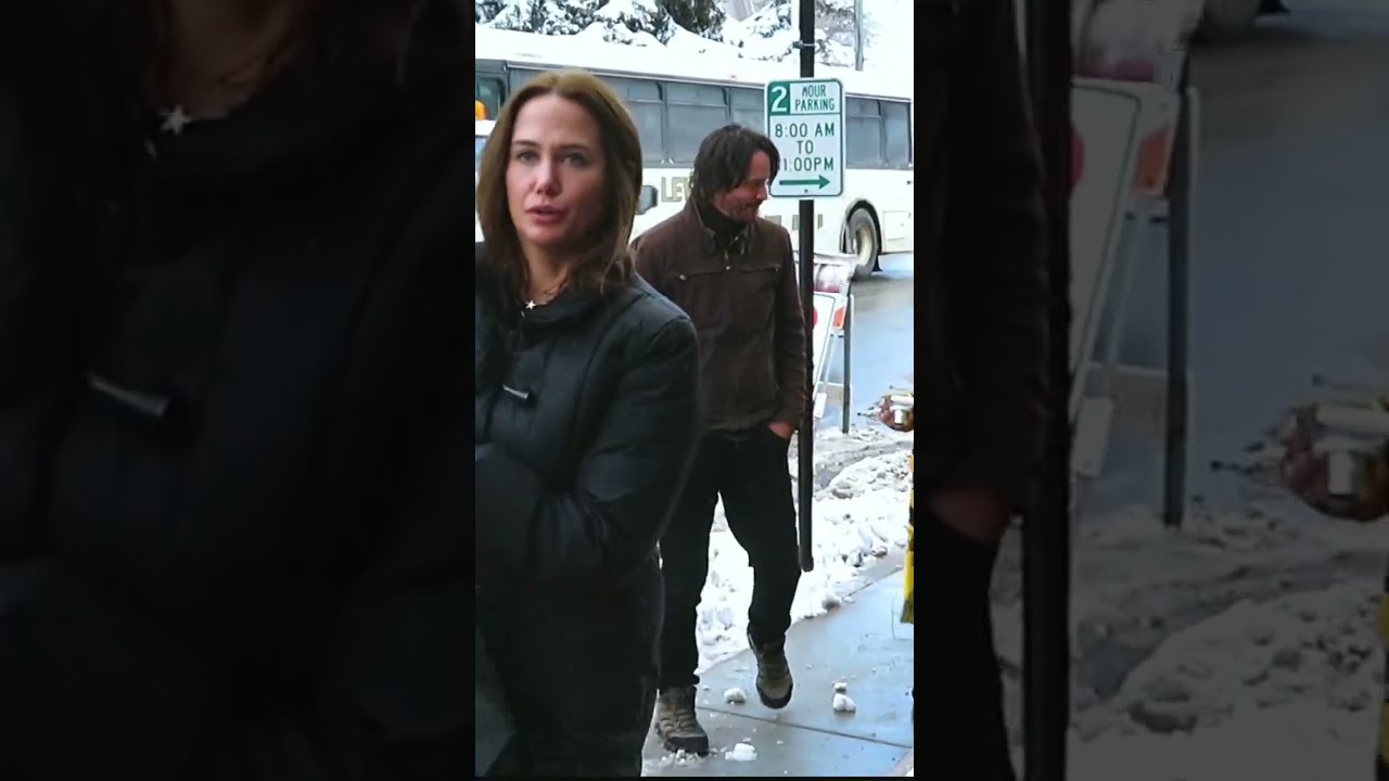 Keanu Chats with Fans in Chill Park City 🌟