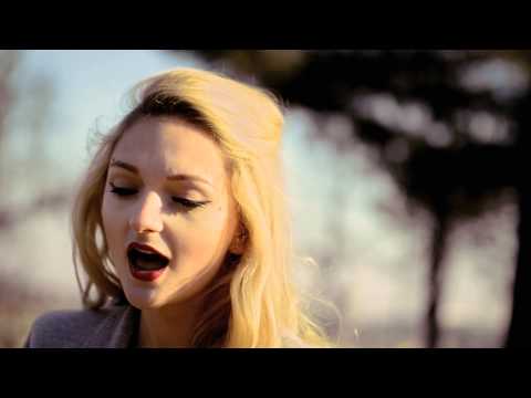 Christina Delaney - JDU DÁL (OFFICIAL VIDEO)