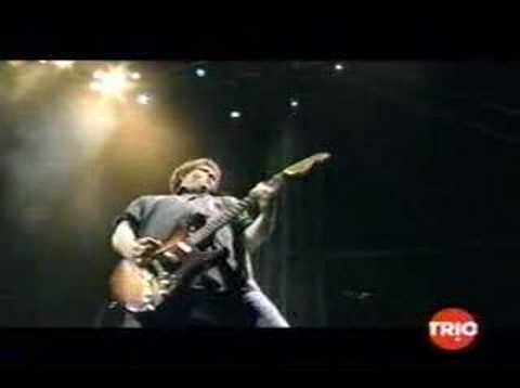 Rod Stewart's Iconic Sailing Performance at Glastonbury 2002