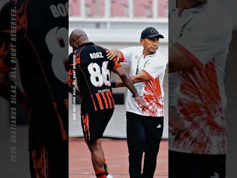 Momen saling respek antara Kapten Boaz Solossa dan Coach Rahmad Darmawan #persipura
