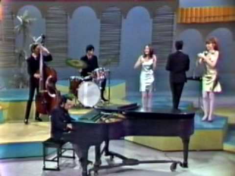 Sergio Mendes & Brasil 66 - Mas Que Nada (1967) 🎶
