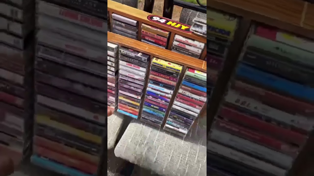 Rare Vintage Cassettes: The Holy Grail Found at a Yard Sale! 🎶