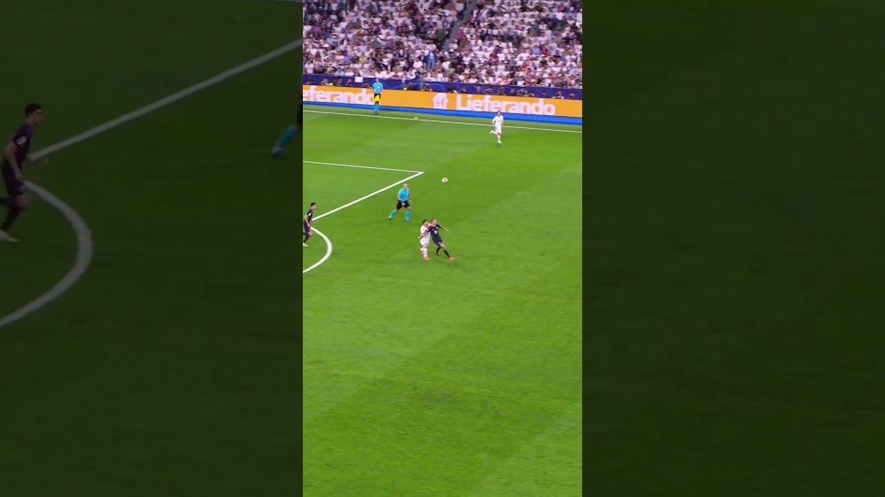 Modrić Tracks Back After Corner 💪
