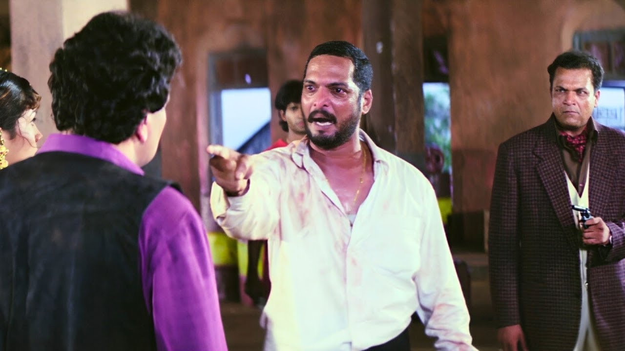 Hum Dono Scene: Rishi Kapoor Saves Nana Patekar Despite No Blood Relation