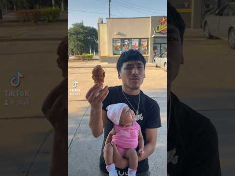 I think baby ari wanted some🤣🍗 #viral #yesssaa #shortsvideo #lilg4