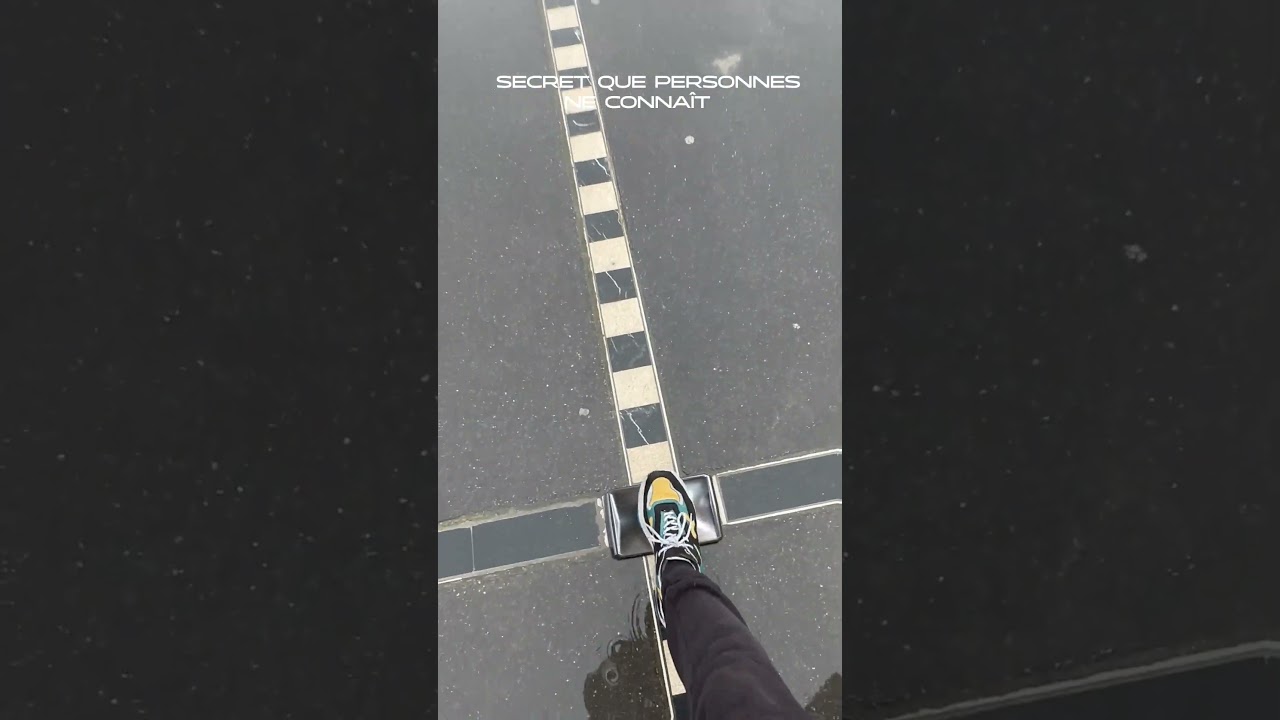 Découverte du Secret Caché dans la Colonne de Buren 🕵️♂️