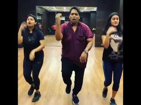 Ganesh Acharya Signature Dance