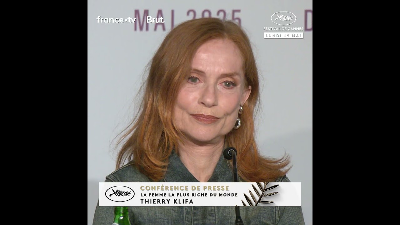 Malentendu amusant à la conf du film 'La femme la plus riche' 🎬