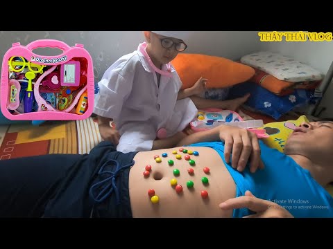 Bé Tập Làm Bác Sĩ Khám Bệnh Cho Bố Bị Đau Răng! Đồ Chơi Bác Sĩ Cho Bé. Thầy Thái Vlog