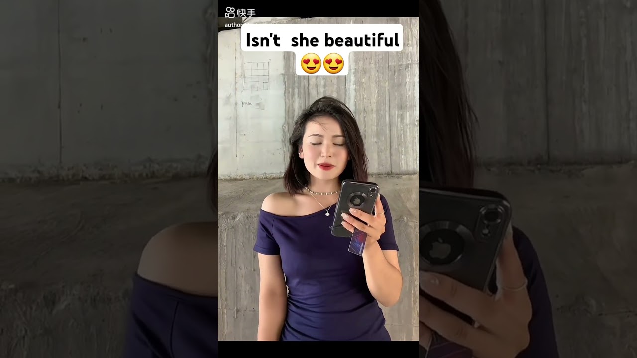 Foreigner Girl Singing Hindi Song 🎶