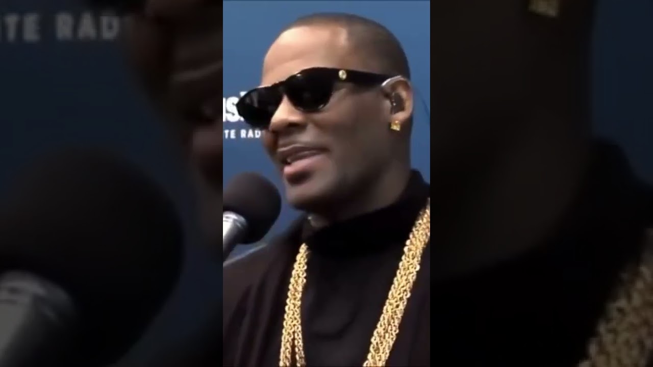 R. Kelly Performs 'Your Body's Calling' Live 🎤
