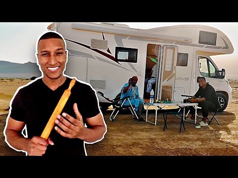 طبخ مع الوالدين في منزل متنقل في الخلاء