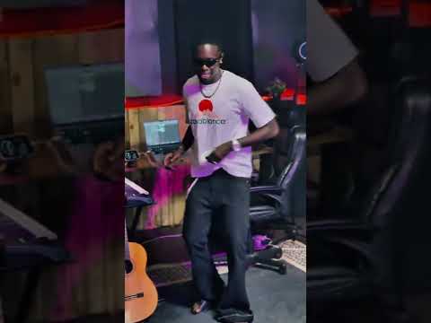 Le son de Dip doundou guis fait danser Ngaaka blindé. #dipdoundouguiss #kingbaba #actualités #buzz