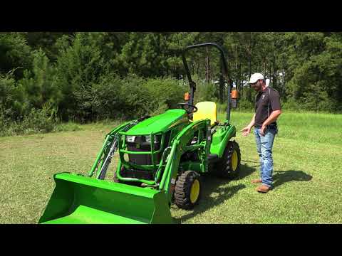 John Deere 1023E Walk Around