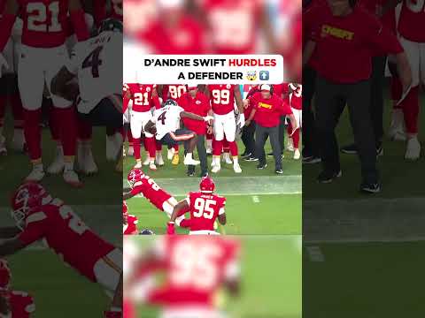 D'Andre Swift HURDLES a Defender ⬆️