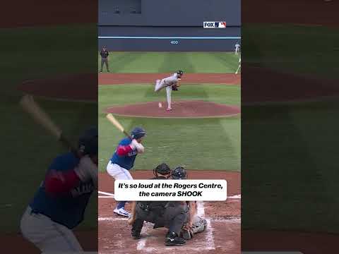 Alejandro Kirk's homer had the STADIUM BUMPIN!! 🔥 #baseball #postseason #october