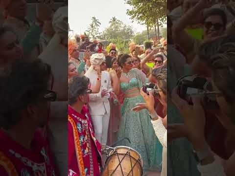 Priyanka Chopra Jonas dances to Desi Girl at brother's baarat