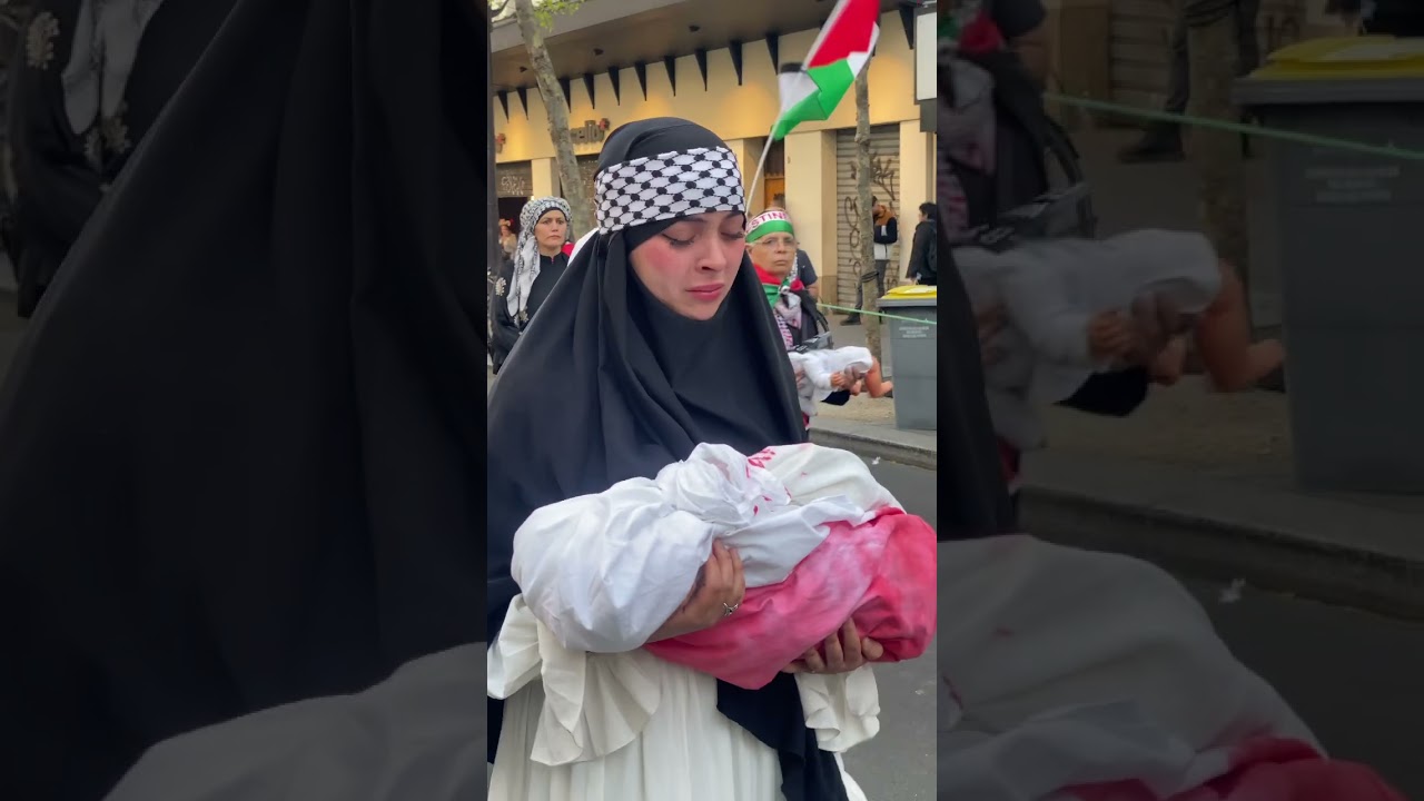 بكاء سيدة على حال أطفال غزة #فلسطين #باريس #gaza #palastine #shorts