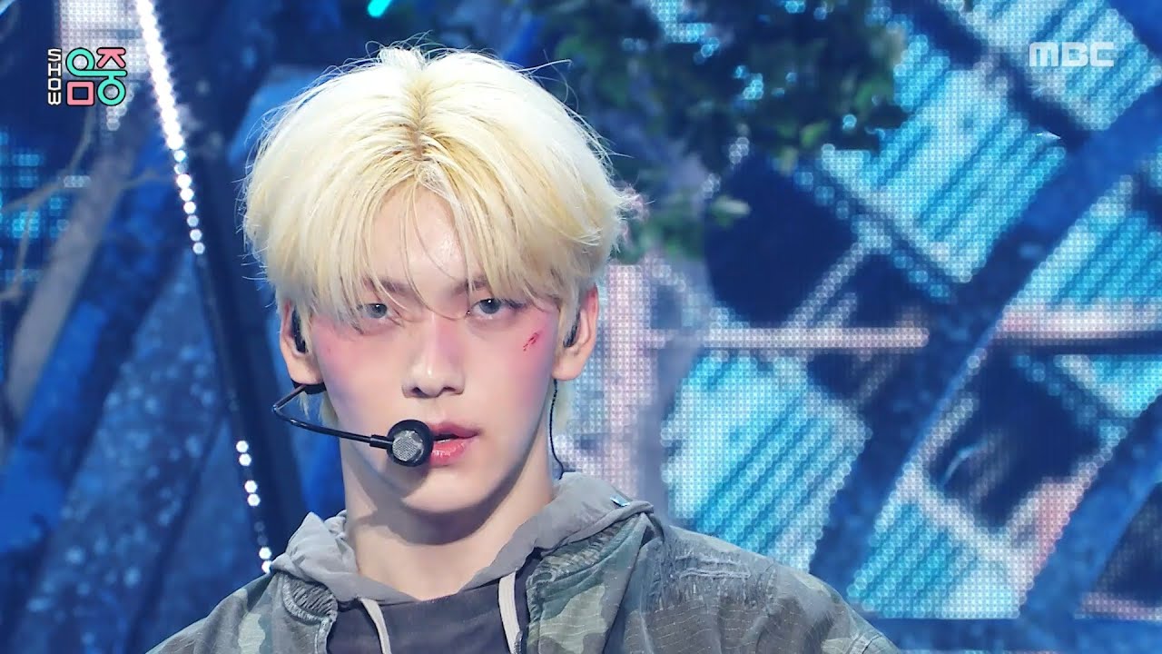 TOMORROW X TOGETHER Performs 'Beautiful Strangers' on MusicCore 🎶