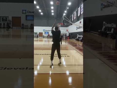 Isaac Okoro putting in work on his 3-point shot.