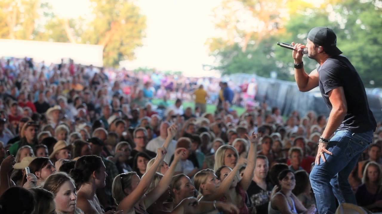 Country Girl (Shake It For Me) - Live 🇺🇸