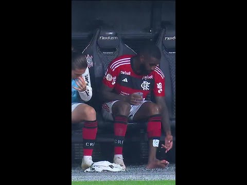 FILIPE LUÍS SE ESPANTA AO VER DEDO MACHUCADO DE GERSON | CORINTHIANS X FLAMENGO | #shorts | ge.globo