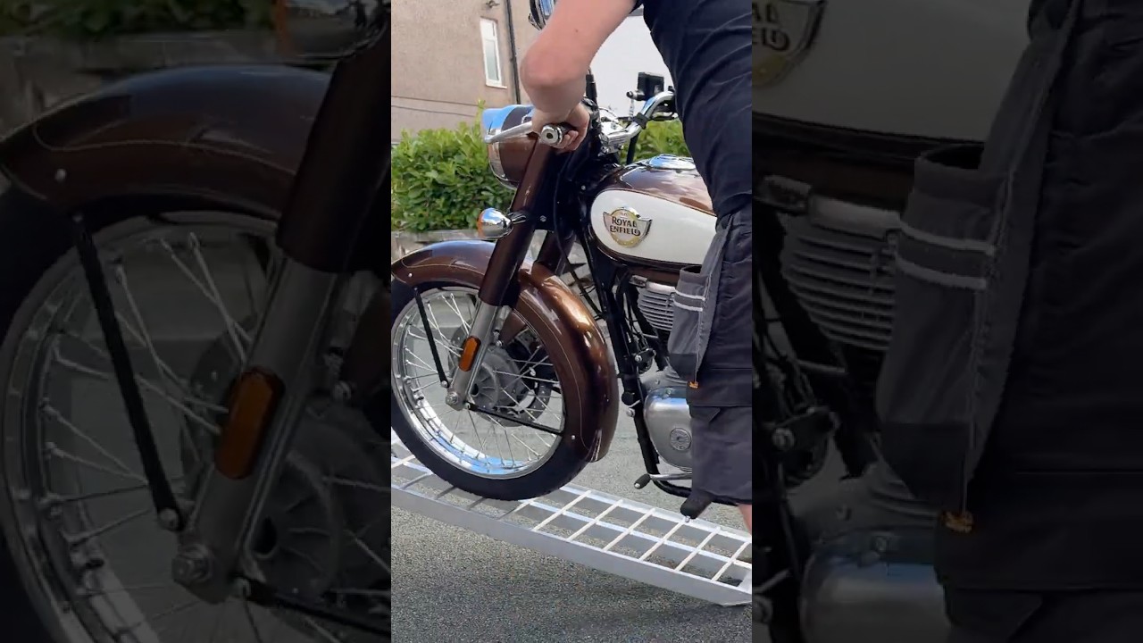 🚚 Delivery Day! Royal Enfield Classic 350 Has Arrived – Exciting Content Coming Soon