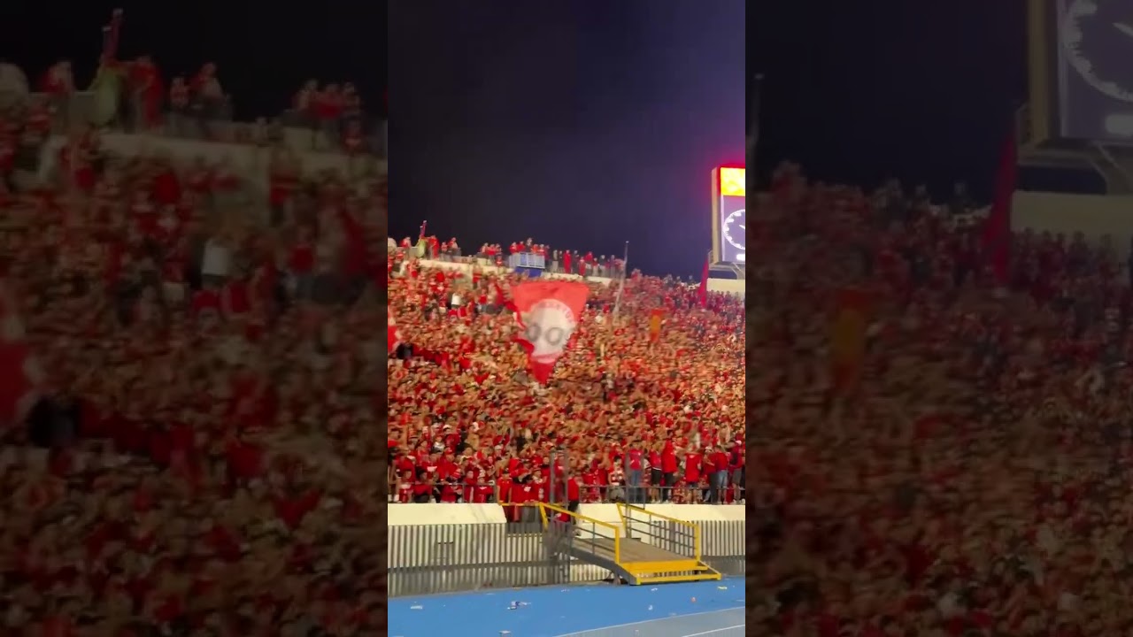 جماهير الوداد وإتحاد طنجة تتبادل التحايا في ديربي الليلة ⚽