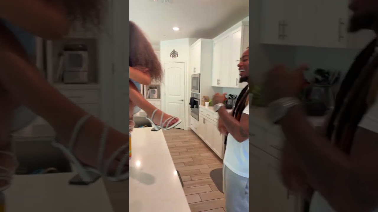 Elanie Joins the Trend! 😎