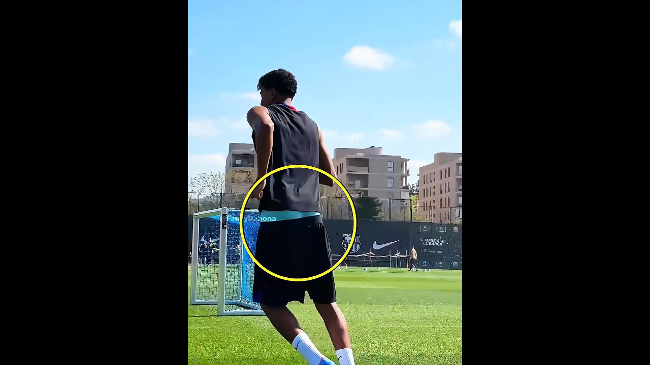 Yamal Shorts vs Flick 😂