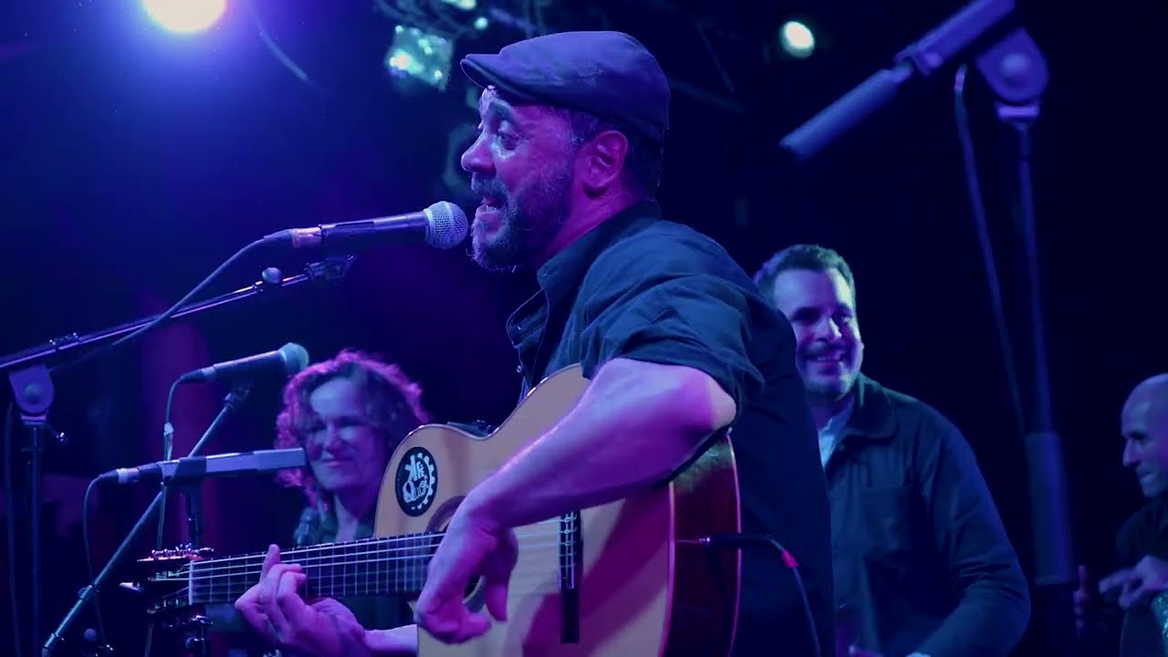 Labess Performs 'El Kess Yaddour' Live at Cabaret Sauvage 2022 🎶