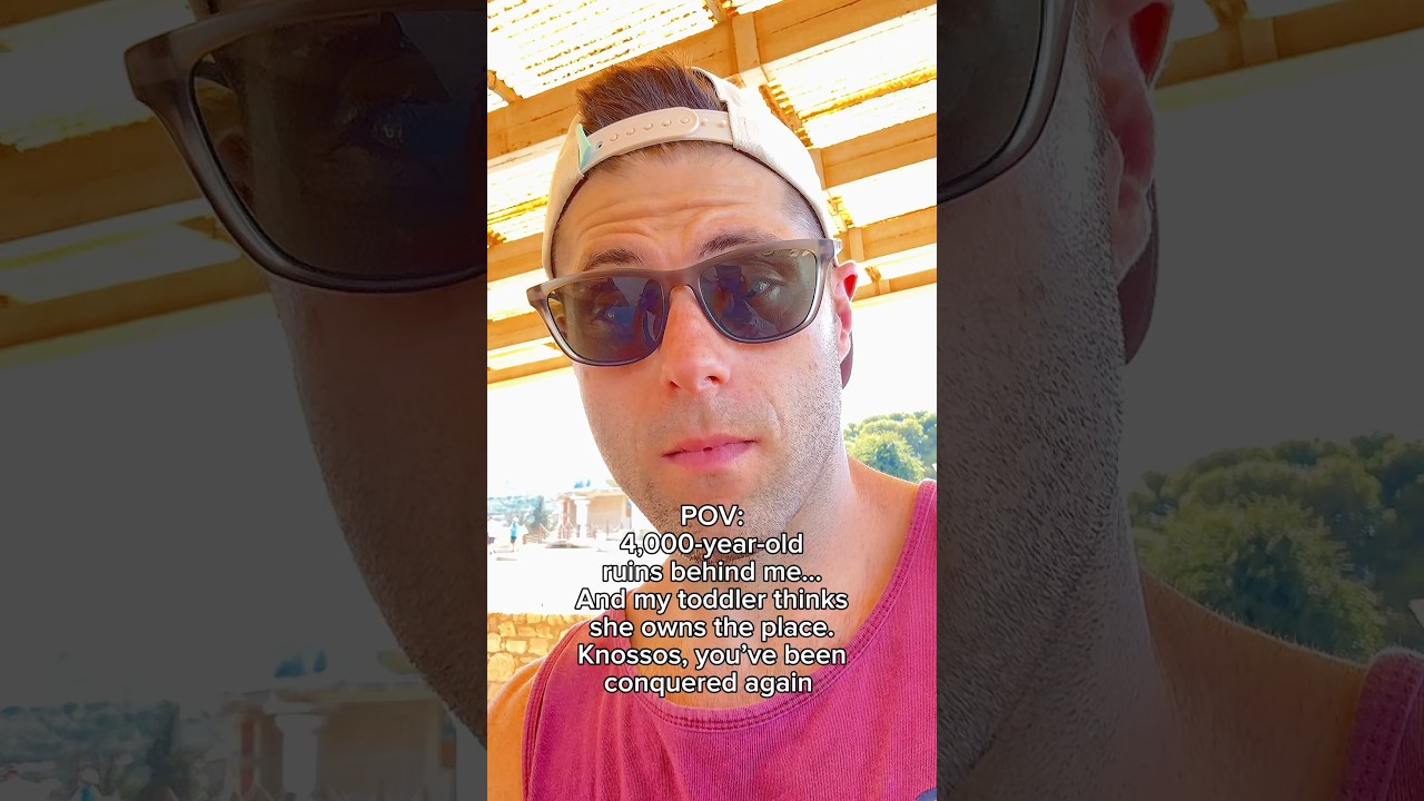 Explore the Ancient Palace of Knossos 🏺