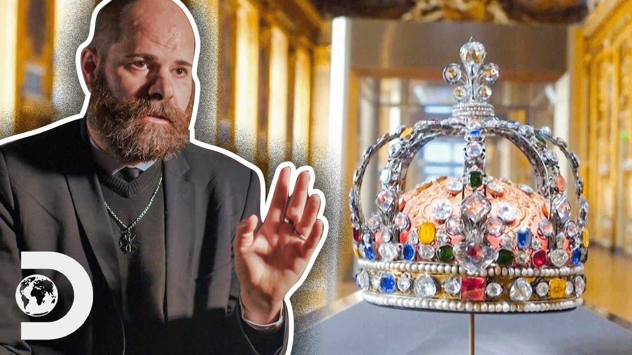 How Were The French Crown Jewels Stolen? | The Louvre Heist Minute By Minute
