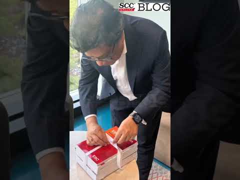 Mr Sumeet Malik (Director, EBC Publishing Pvt. Ltd.) presents EBC Bare Acts to Mr. Mohit Saraf