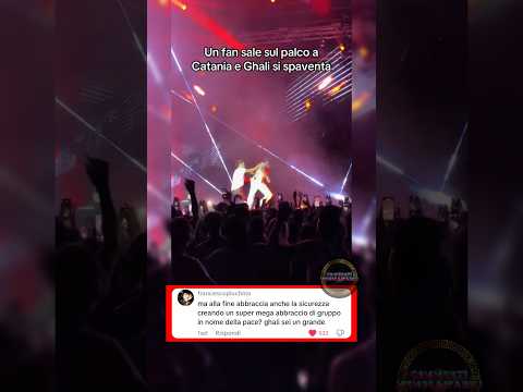 Un fan invade 🏃🏻 il palco al concerto di Ghali spaventandolo 😧 #ghali #concerto #catania #fan