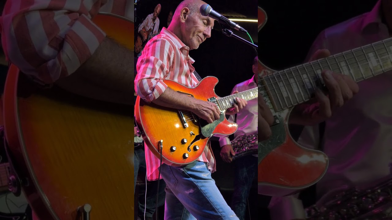 Larry Carlton 2025 Sleepwalk in Charlotte 🎸