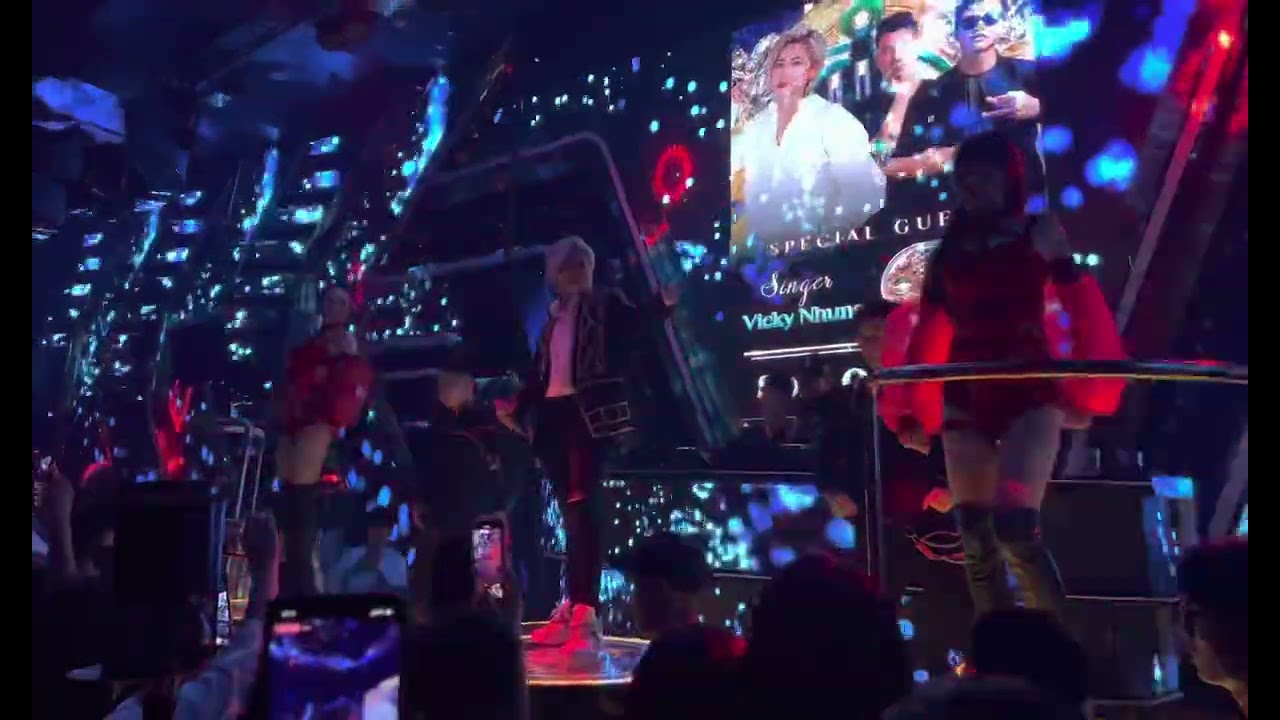 Vicky Nhung - Những Lời Dối Gian Live 🎤
