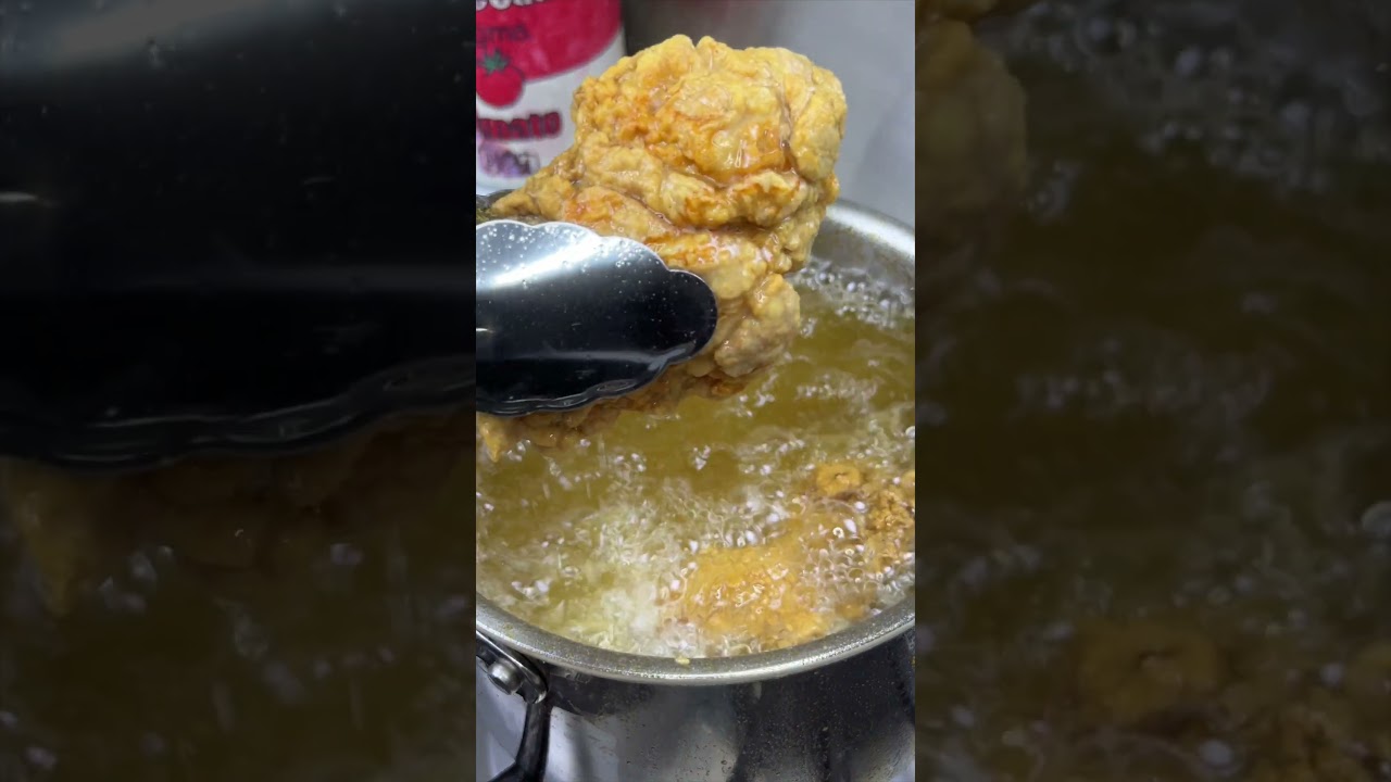 Korean fried chicken Sandwich from @elanneboake  #friedchicken #koreanfood