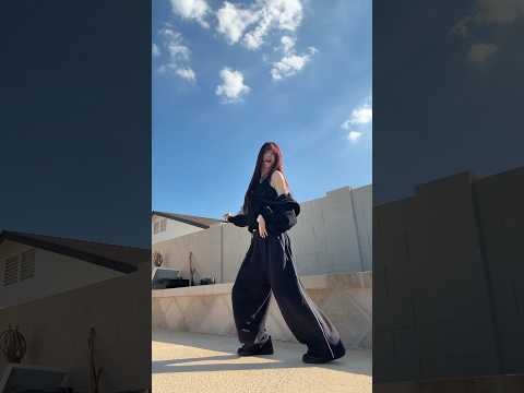 ‘swimming pools’ tiktok dance challenge | dc: @xeexinxakk