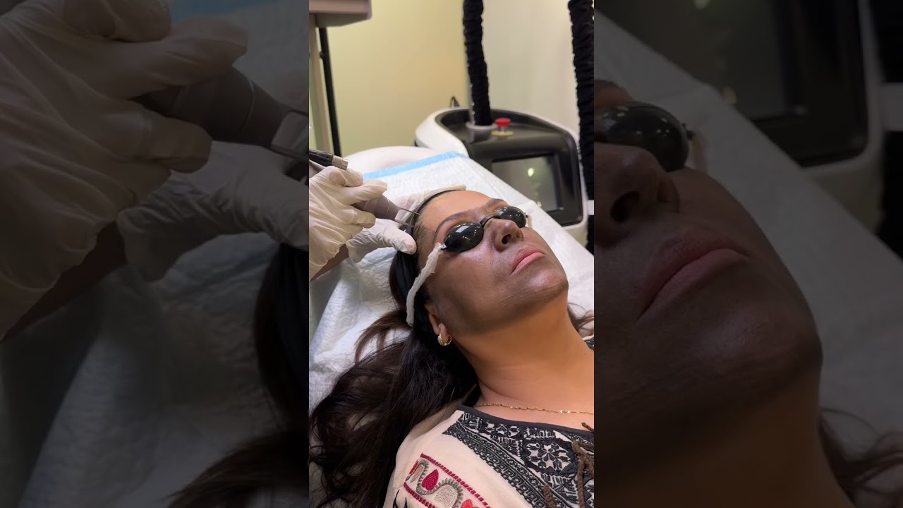 Legendary Actress Fazila Qazi Visits Dr. Amna’s Clinic for Expert Pigmentation Treatment ✨