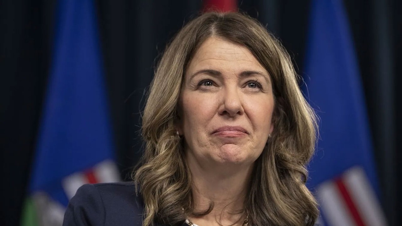 Premier Danielle Smith addresses Albertans